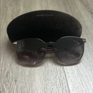 Tom Ford Black Sunglasses with Polarized Lenses and Sporty Design
